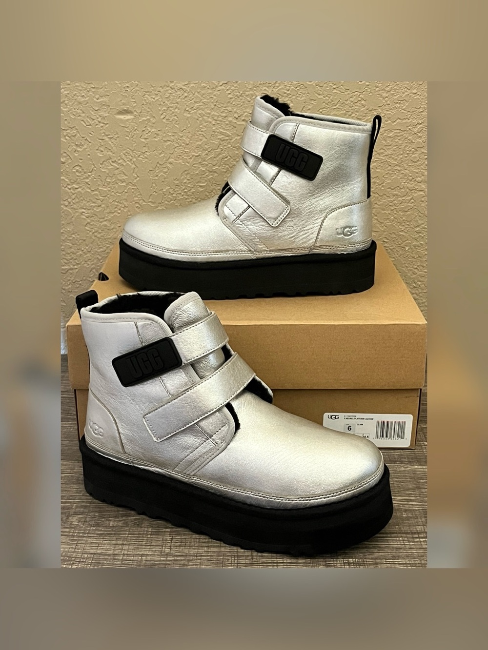 UGG Kids Neumel Platform Leather Silver Metallic Color Design Boots Size-6